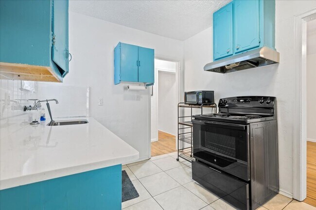 Foto del edificio - 1319 E 53rd St