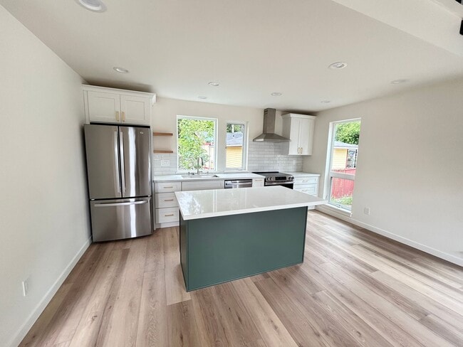 Building Photo - 8024