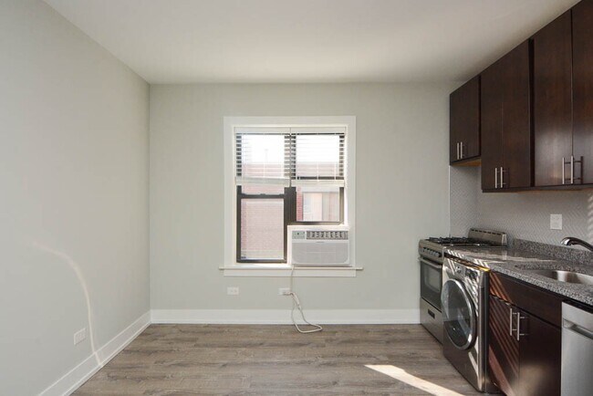 Foto del edificio - 434.5 W Belden Ave