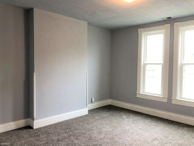 Building Photo - 3 br, 1 bath Duplex - 321 Locust St Unit 2