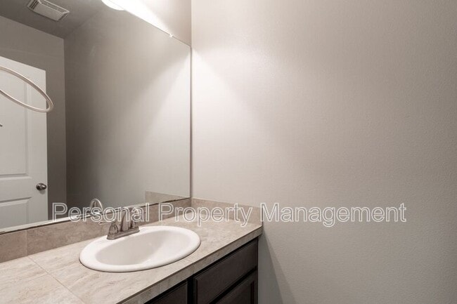 Foto del edificio - 5912 NE 47th St