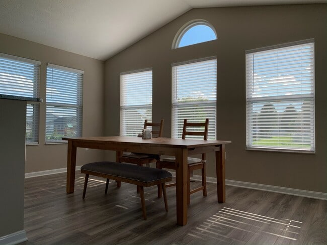 Building Photo - 1541 Winslow Dr