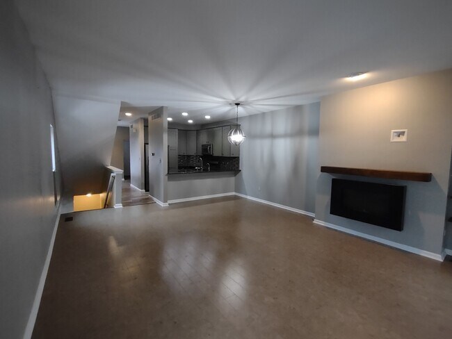 Building Photo - 5585 Woodruff Shore Dr