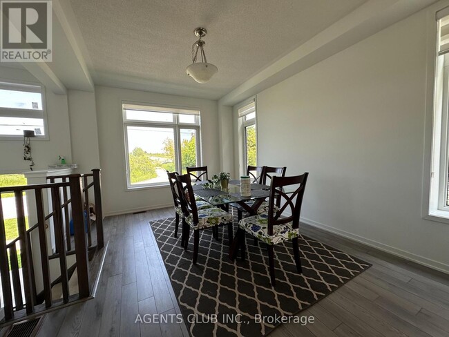 Photo du bâtiment - 761 Conlin Rd E