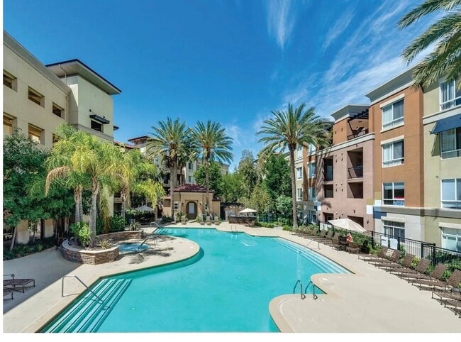 Foto del edificio - 24595 Town Center Dr