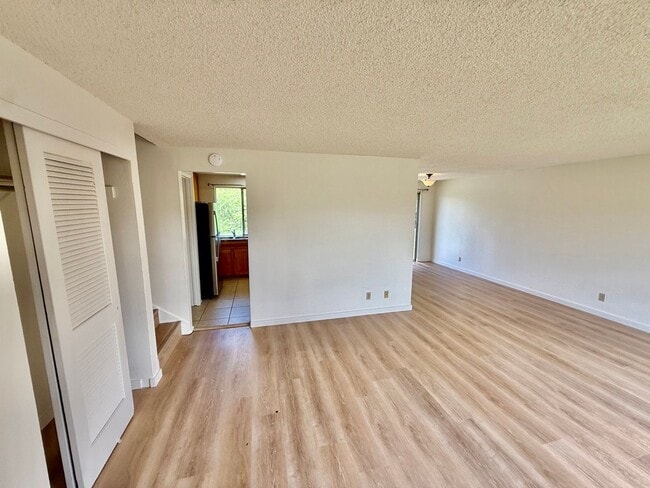 Building Photo - 4 BR/2.5 BA/4 PK/Available May 1