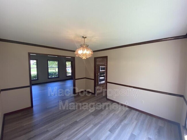 Building Photo - 1907 White Lake Dr