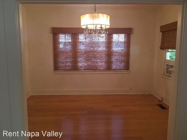 Building Photo - 1628 Hillview Pl