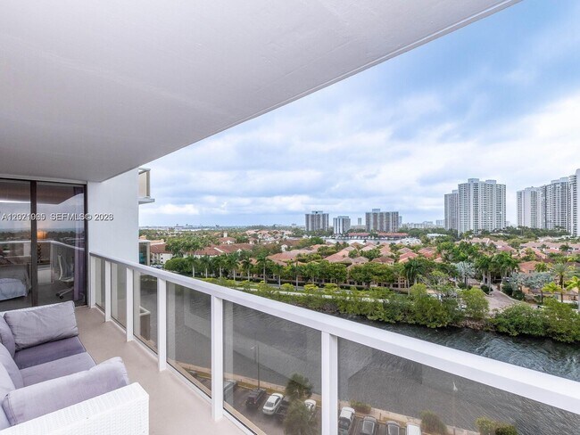 Foto del edificio - 3701 N Country Club Dr