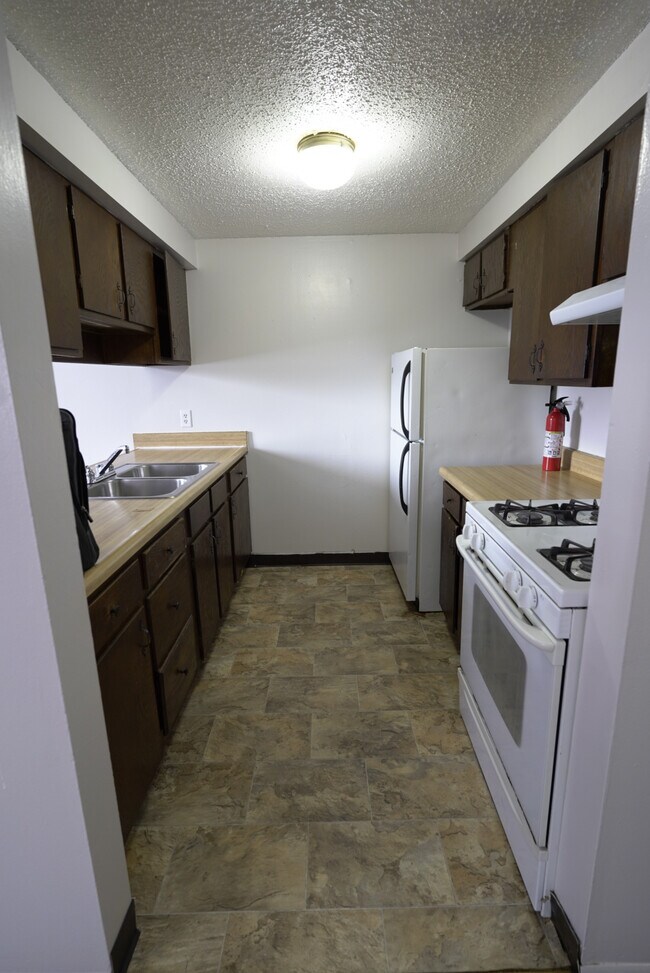 Galley style kitchen - 3611 SE 11th St