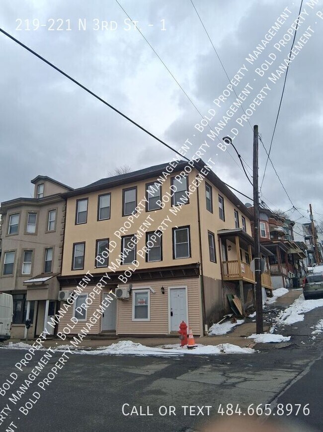 Building Photo - 219-221 N 3rd St.-1
