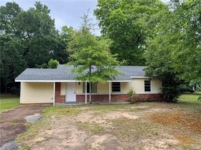 Building Photo - 4670 Rosewood Dr