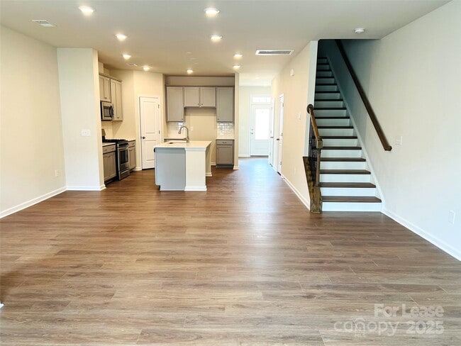 Foto del edificio - 15753 Country House St