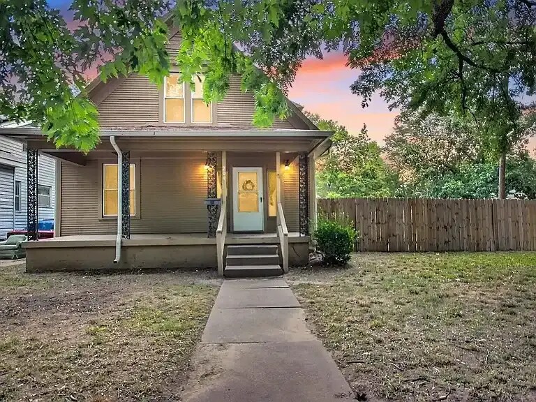 Foto principal - 204 N Martinson St