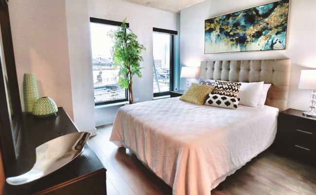 Photo - 1035 W Addison St Apartment