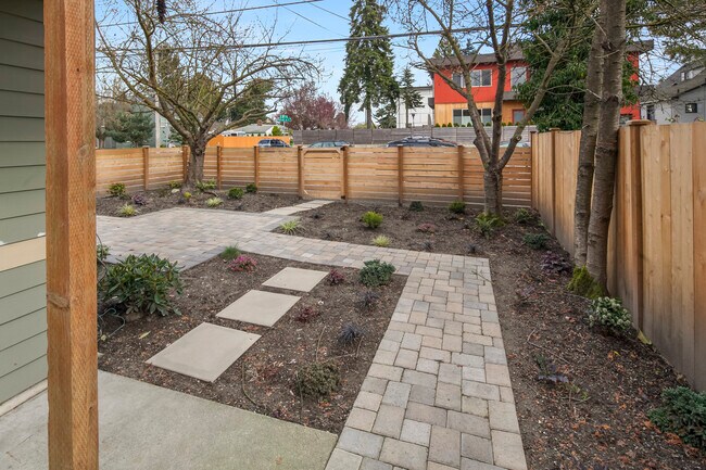 Shared patio/garden, fenced - 9015 Fremont Ave N