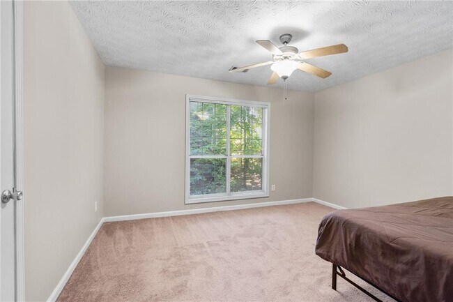 Building Photo - 345 Riversong Way