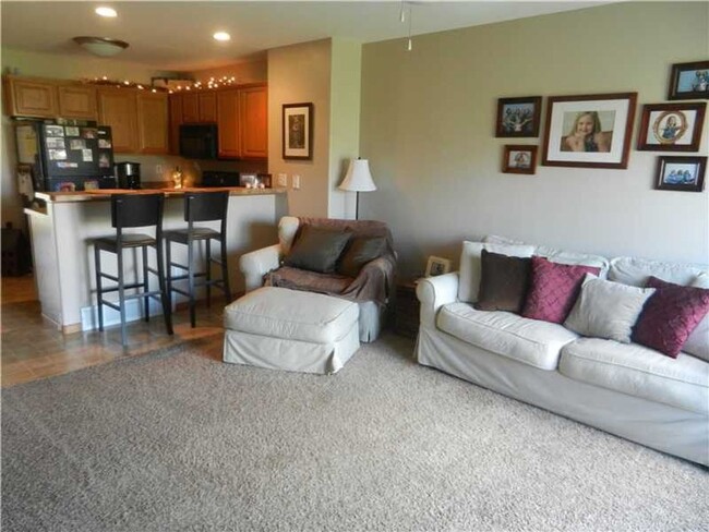 Building Photo - Clean Townhouse Near Edgewood and HWY 30