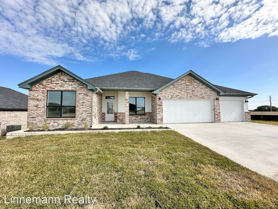 Primary Photo - 4 br, 2 bath House - 8510 Kasen Avenue