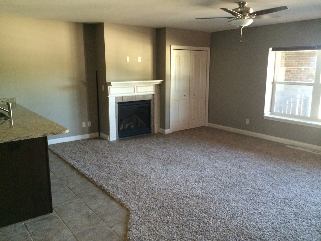 6756 N Frostwood Pkwy, Peoria, IL 61615 Apartments in Peoria, IL