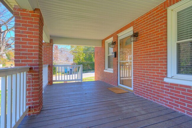 Foto del edificio - Grandin Court Foursquare convenient to SW City & SW Co!