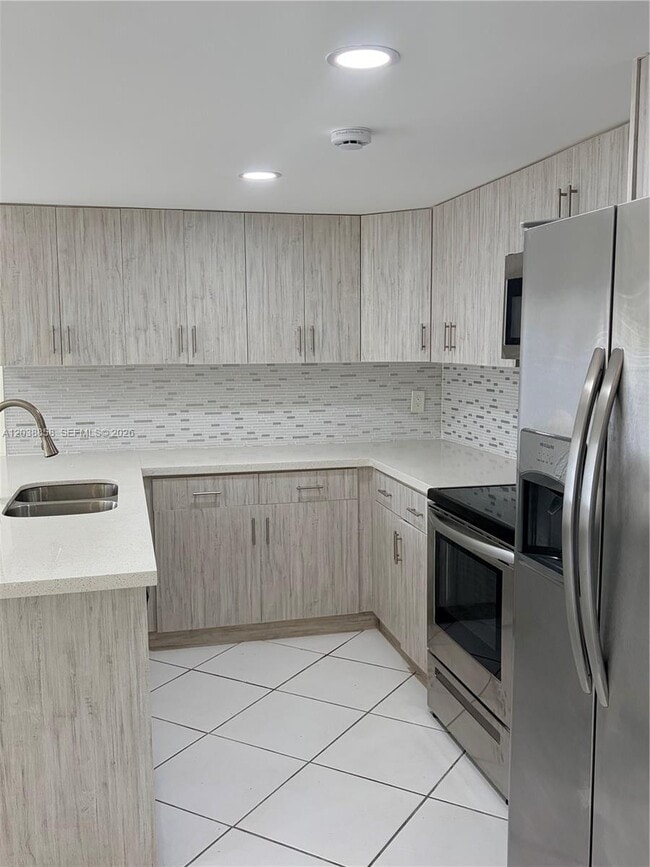Building Photo - 4705 SW 62nd Ave