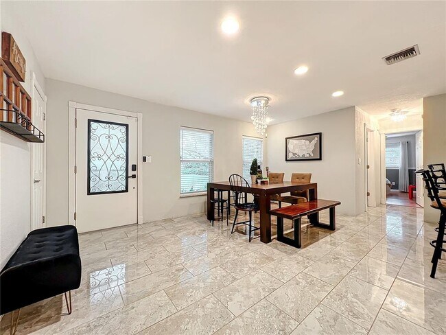 Building Photo - 1207 Quintuplet Ct