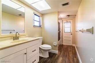 Building Photo - 2523 SE 24th Pl