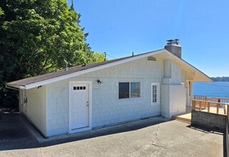 Building Photo - 11005 Maple Ln