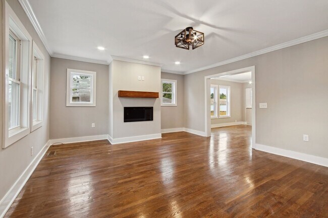 Building Photo - 4 Bedroom Single Family in Durham