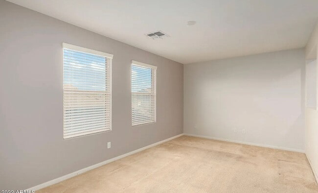 Building Photo - 15238 W Bloomfield Rd