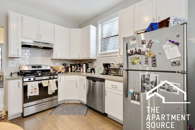 Foto del edificio - 3252 N Lakewood Ave