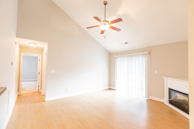 Building Photo - Echo at Forest View