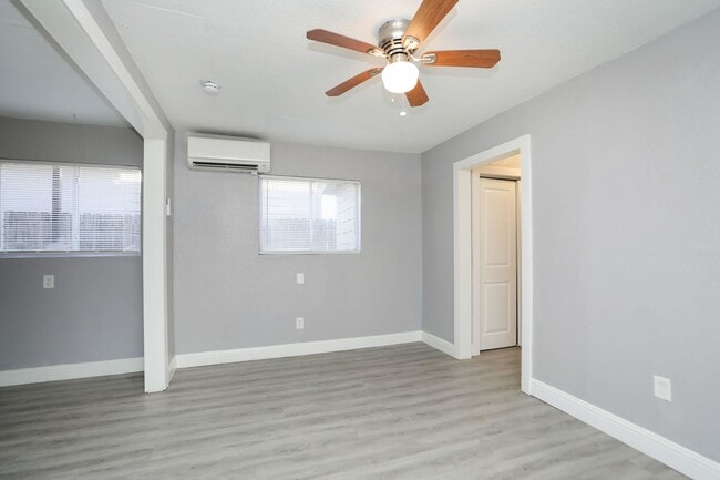 Building Photo - 8127 Colonial Ln
