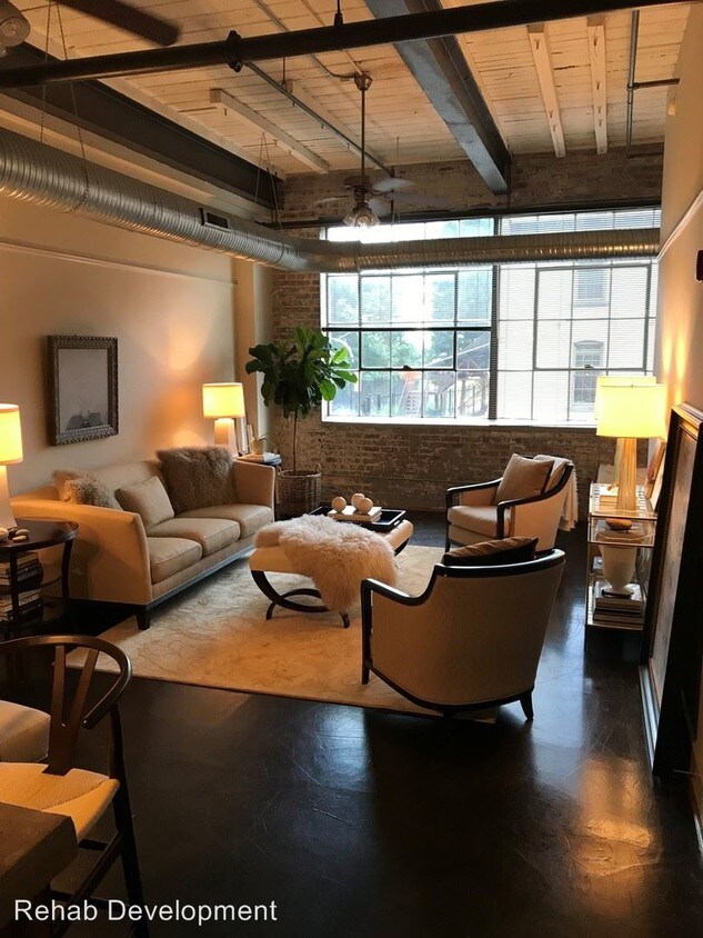Foto principal - 401 W 4th St