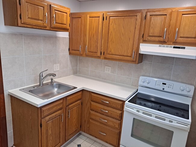 kitchen - 837 W Liberty St
