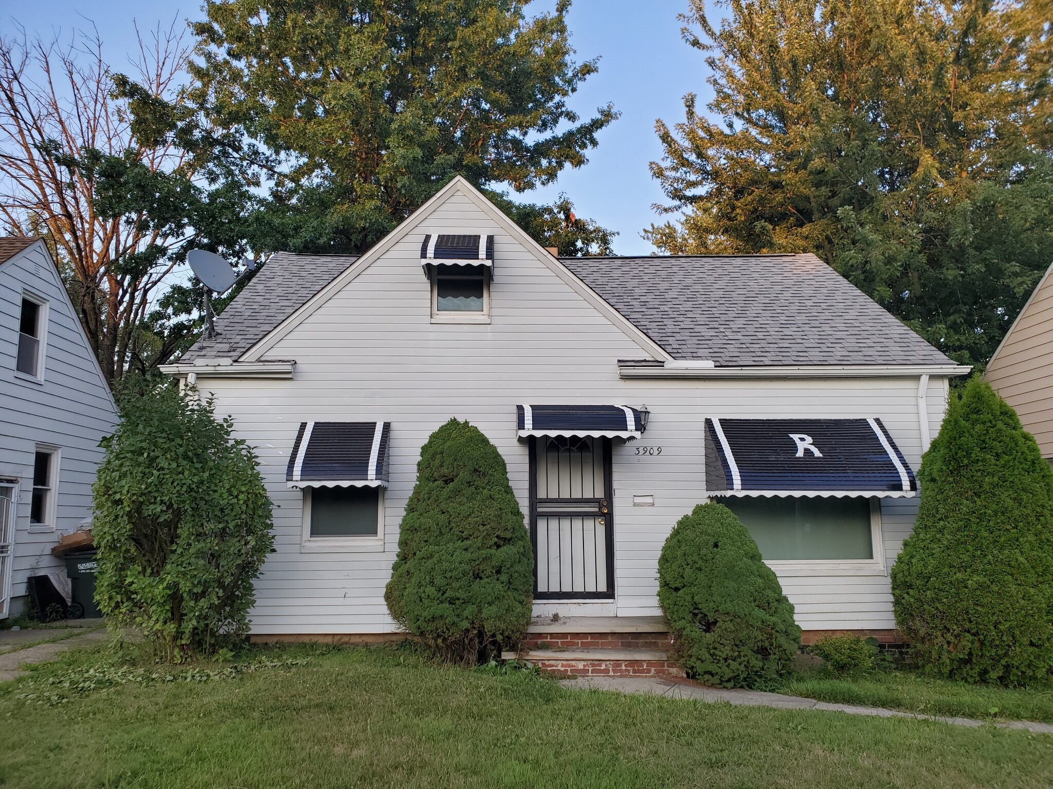 3909 Warrensville Center Rd Warrensville Heights, OH 44122 – photo 1 of 10