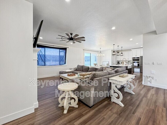 Building Photo - 2119 Savoy Ct