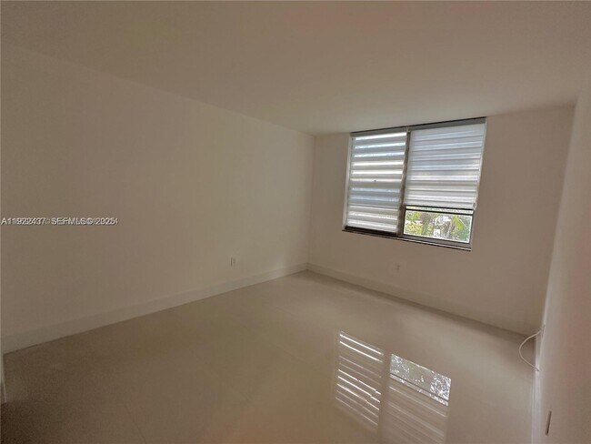 Foto del edificio - 2851 NE 183rd St