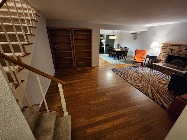 Building Photo - Partially furnished 4 bed 2 bath home in P...