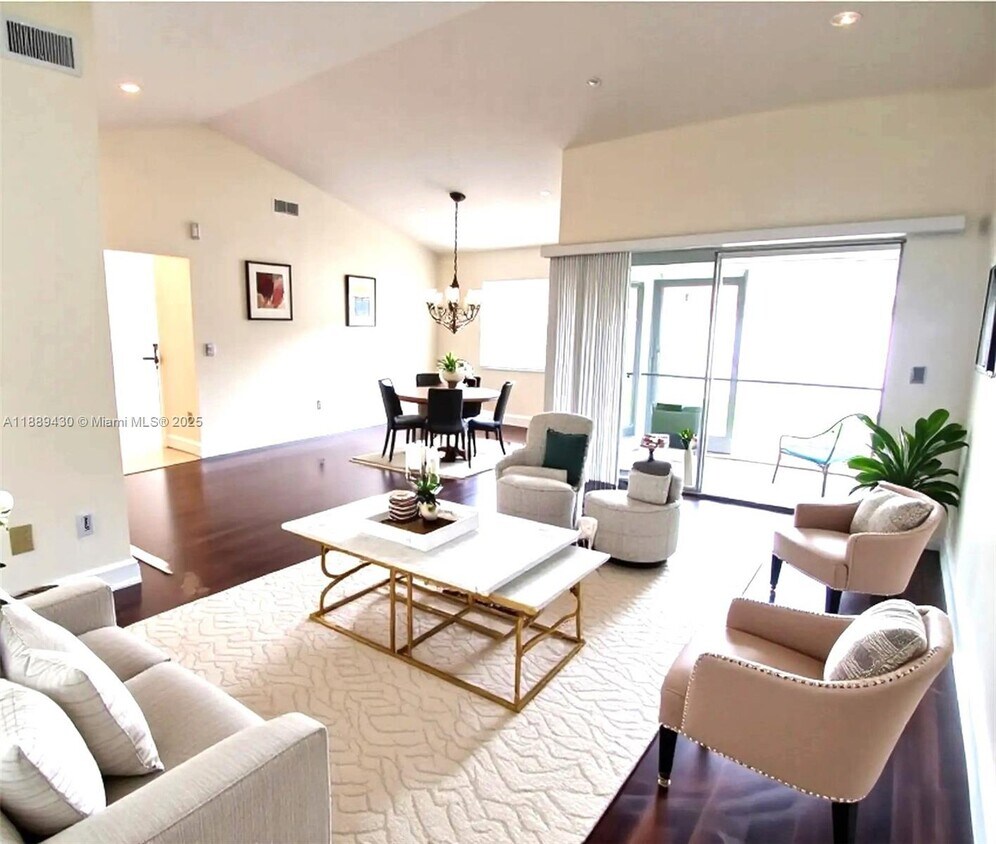 Foto principal - 9944 NW 2nd Ct