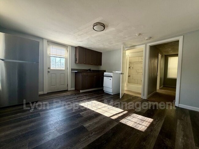 Foto del edificio - 93 W Warwick Ave