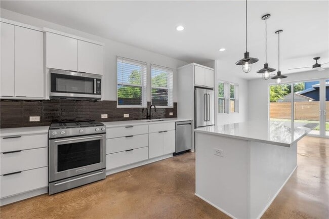 Building Photo - 914 Taulbee Ln