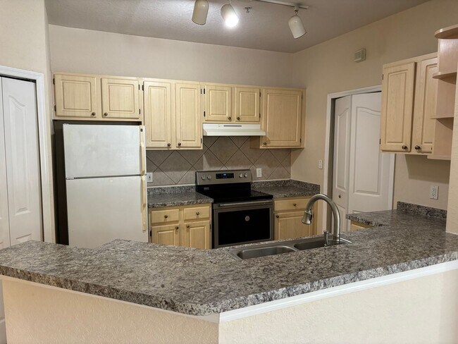 Building Photo - First-Floor Condo for Lease in Visconti, M...