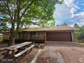 Building Photo - 1295 S Julia Ln