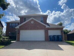 Building Photo - 15 Bluestem Ln