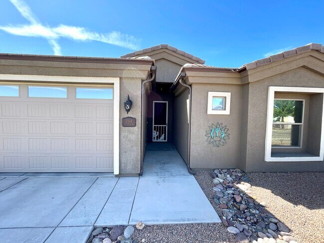 Foto del edificio - Elegant 3 Bedroom, 2 bathroom Home in Legacy Ranch Neighborhood in Central Kingman!