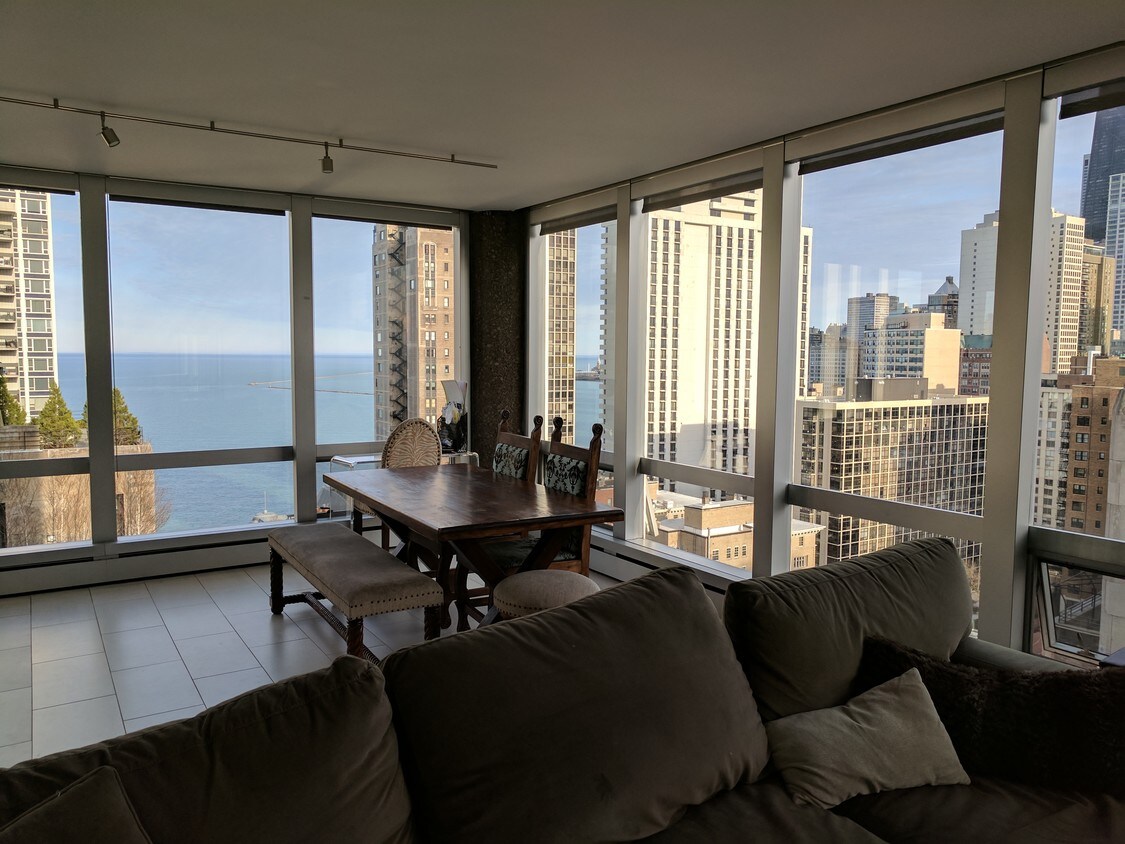 Comedor - Vistas al lago - 1300 N Astor St