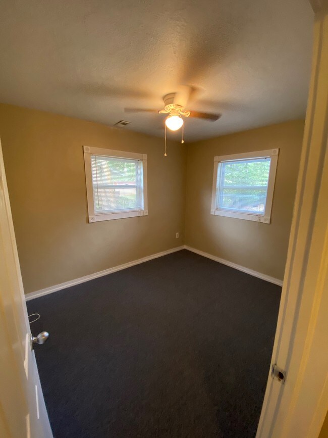 Foto del edificio - 112 Belmont Dr