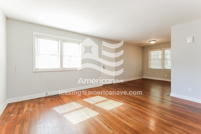 Foto del edificio - 606 Fleetwood Cir